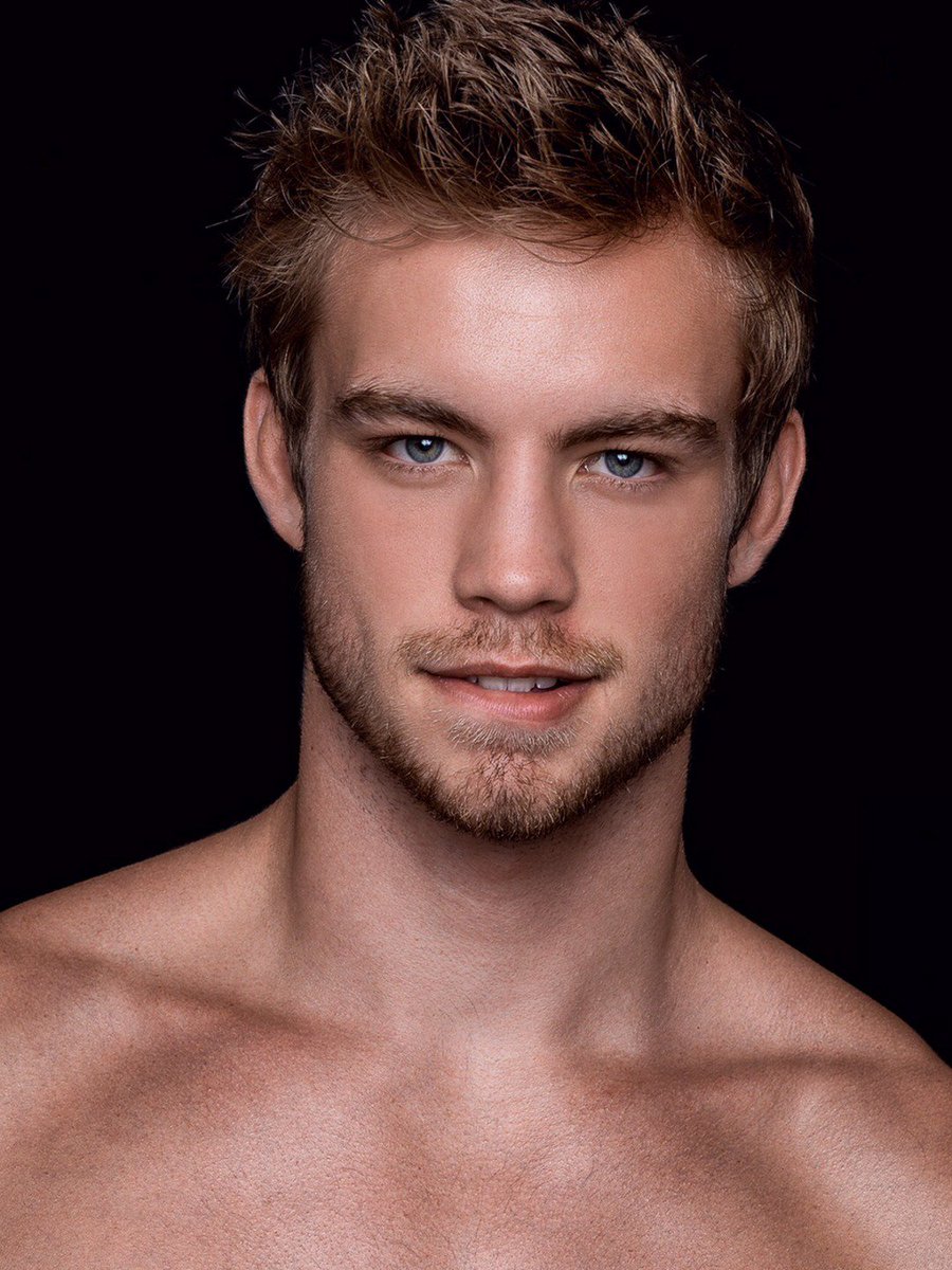 menzshop's tweet photo. Dustin Mcneer d'America's Next Top Model s'ouvre à son public !
--> https://t.co/hSBZiLRfko https://t.co/gfrBotakFJ