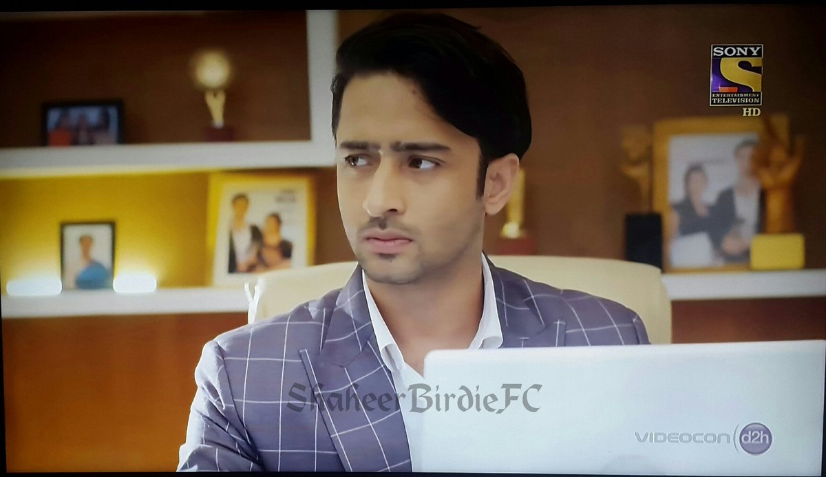 cspcheziyan's tweet photo. Longing to see her.worried abt her.but don't want to show it. Don't want to attend her phone. #Obhodro #dev #KRPKAB @Shaheer_S @IamEJF https://t.co/lhk3afuPPK