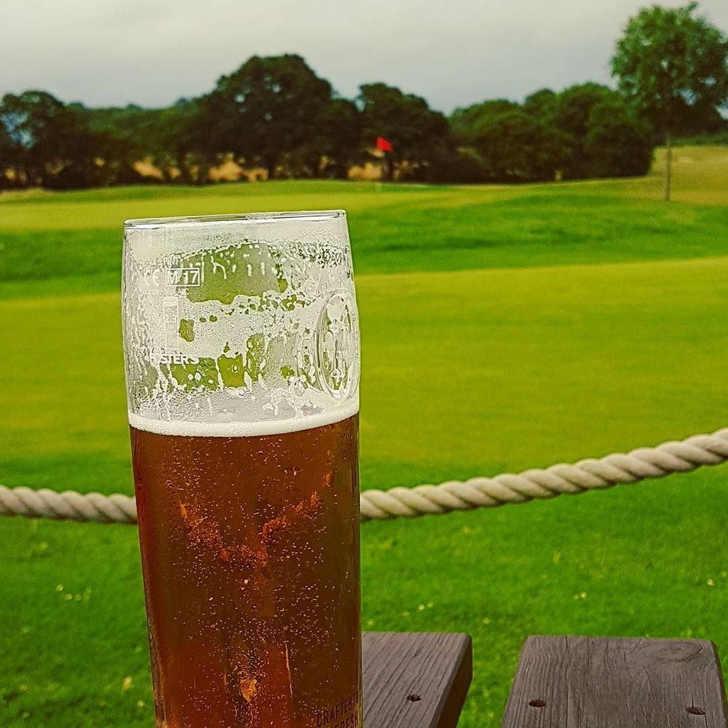 1878_Macca's tweet photo. Enjoying a pint with Wilma Daisy after a few swings. #golf #beer #golffriend https://t.co/8mYbG9S3Hc https://t.co/FGr8KuhJBU