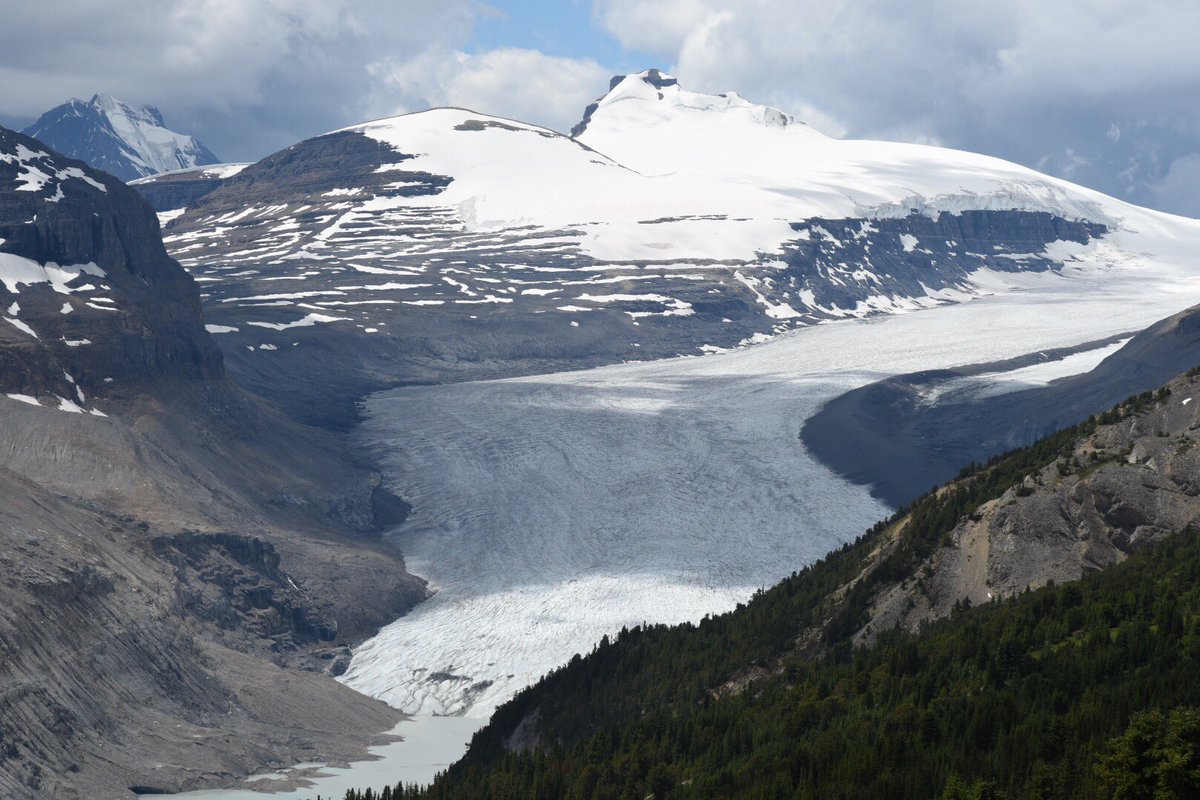 anitag_MS's tweet photo. A hard but rewarding hike in #Canada! #saskatchewanglacier #parkerridge #icefieldparkway https://t.co/vxQ1xUmLUC