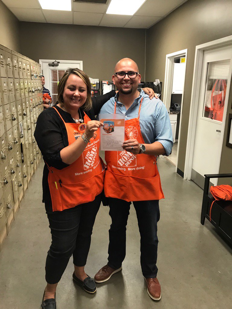 ccyinger's tweet photo. Thanks for covering our store while we did some awesome team building!!! @JanaVugteveen @JonSturgis1 @bobsaniga https://t.co/jStuEYml34