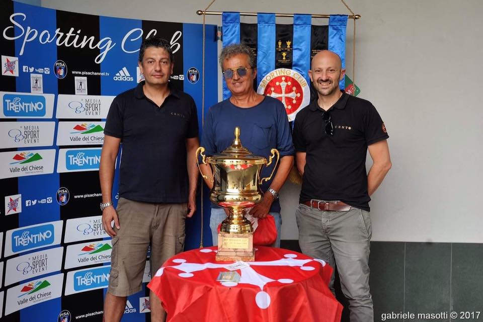 centopisa's tweet photo. #Storo2017
Giuseppe e Giovanni #Corrado insieme ad alcuni componenti di @centopisa con la #MitropaCup1988!
Credits: #Masotti https://t.co/UdHr0BfCxb