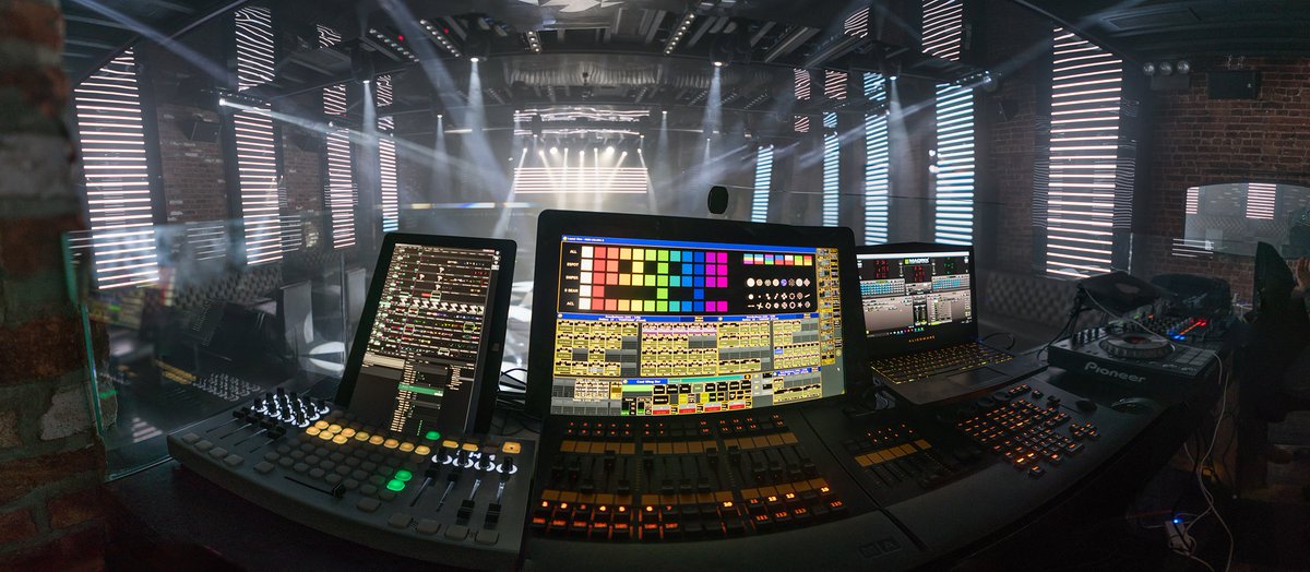 TirsoLighting's tweet photo. Heres a shot from the cockpit. Enjoy! #tirsolighting #ma2 #malighting #madrix #resolume #commandwing #faderwing #livid #lividinstruments https://t.co/hYcrpuLnLZ