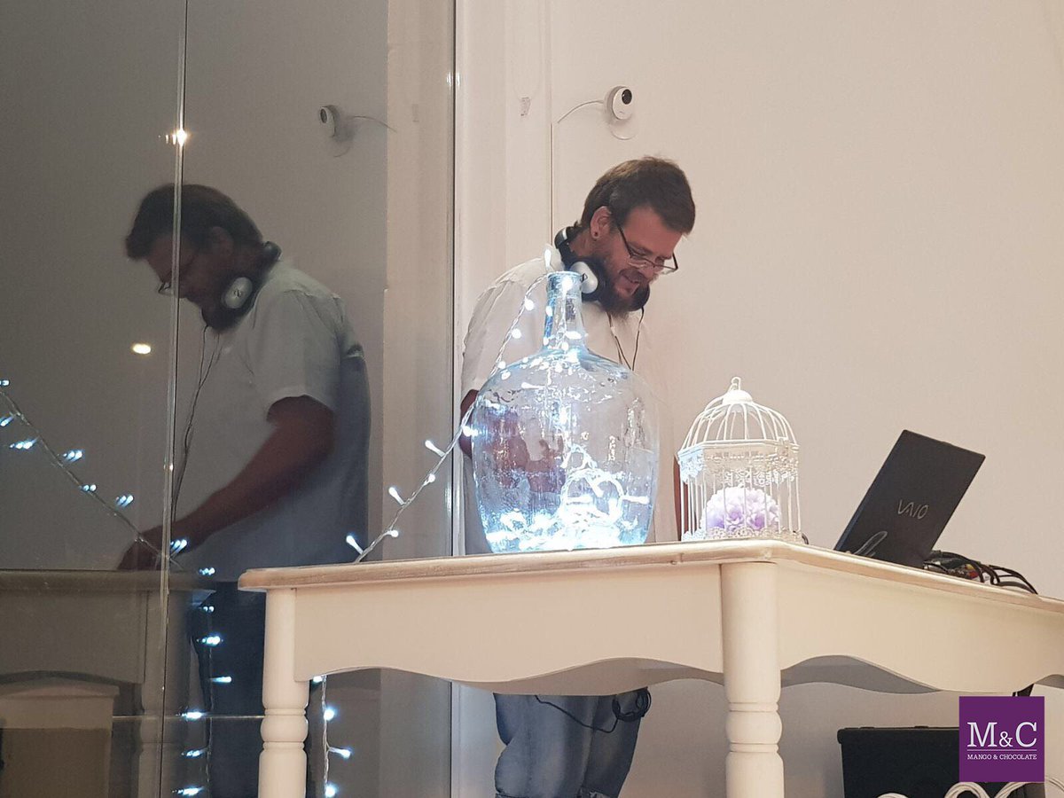 MangoYChocolat's tweet photo. Y aquí unas fotitos de la 🌙 NOCHE EN VELA 🌙 que celebramos el viernes pasado,  ❗ gracias a todos los que nos visitasteis ❗ #Almerimar #MYC https://t.co/pYkx0DNOb2