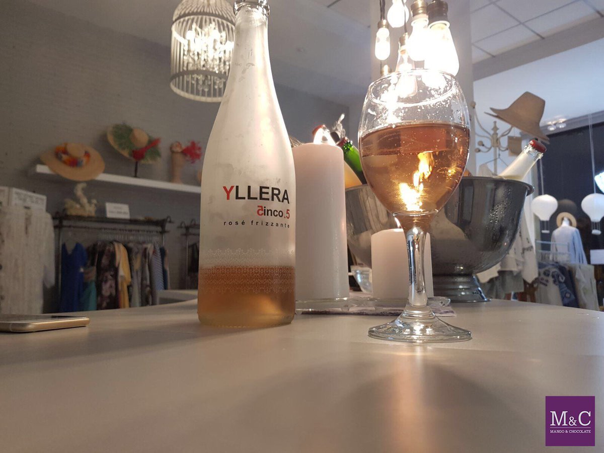 MangoYChocolat's tweet photo. Y aquí unas fotitos de la 🌙 NOCHE EN VELA 🌙 que celebramos el viernes pasado,  ❗ gracias a todos los que nos visitasteis ❗ #Almerimar #MYC https://t.co/pYkx0DNOb2