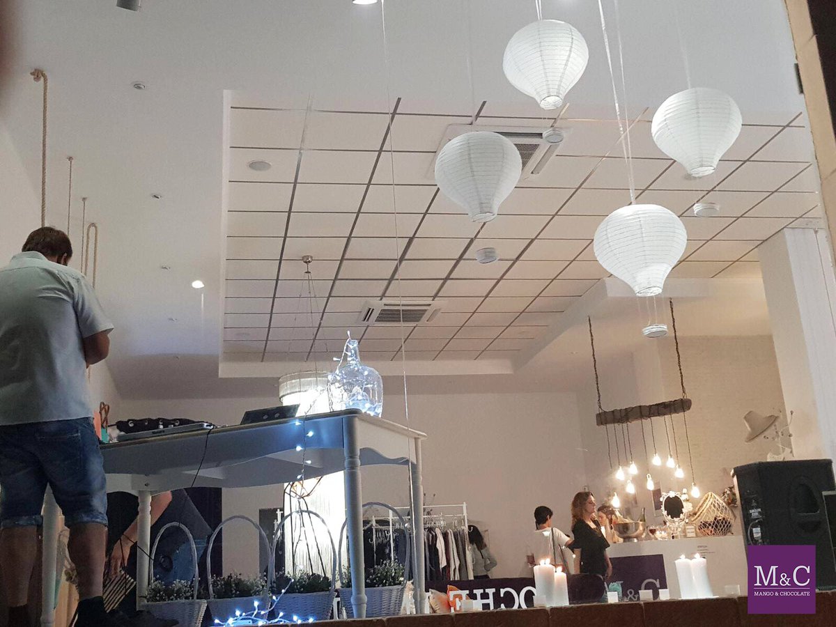 MangoYChocolat's tweet photo. Y aquí unas fotitos de la 🌙 NOCHE EN VELA 🌙 que celebramos el viernes pasado,  ❗ gracias a todos los que nos visitasteis ❗ #Almerimar #MYC https://t.co/pYkx0DNOb2