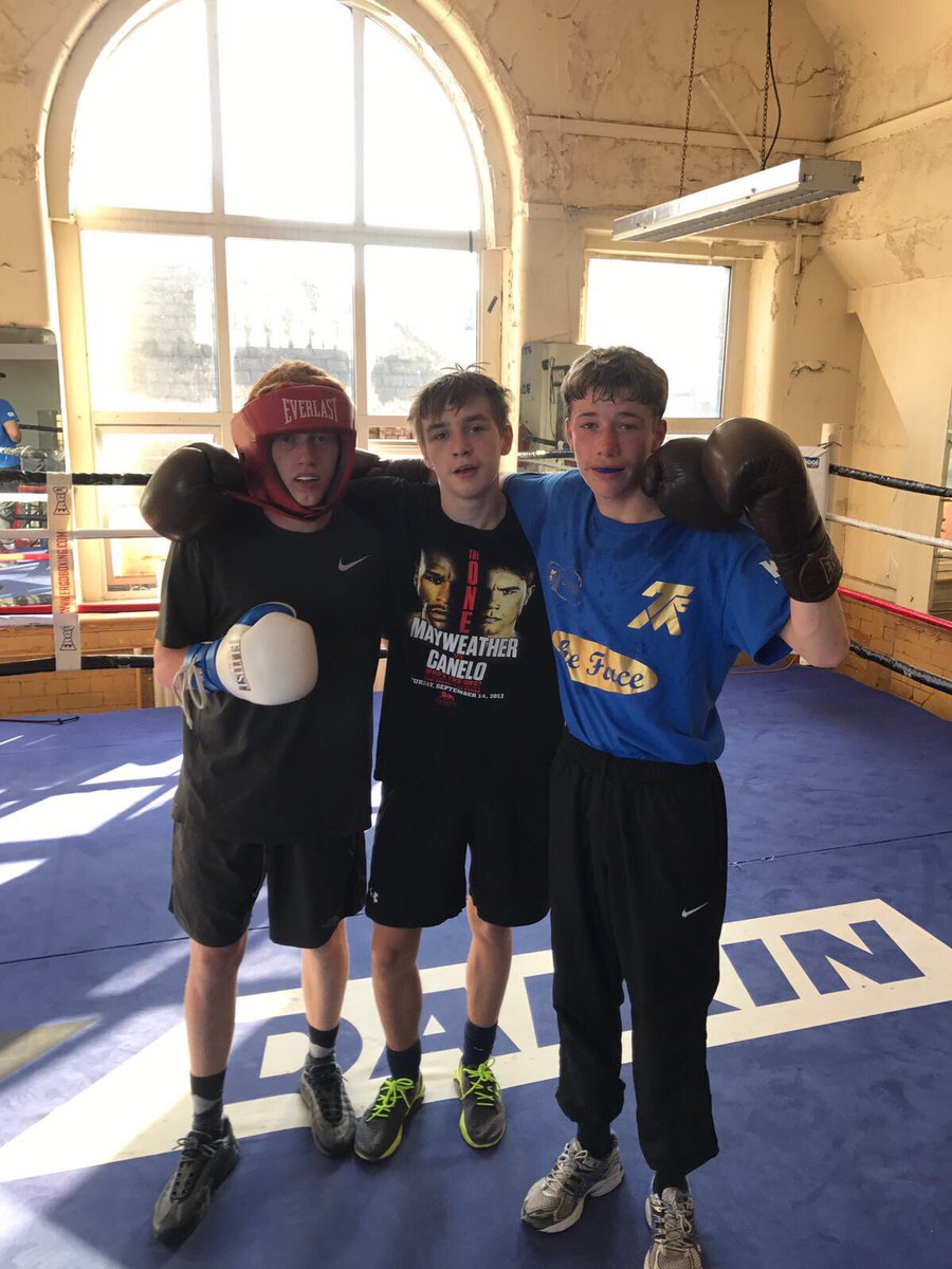 Kirkdaleboxing1's tweet photo. Brilliant sparing tonight, thanks to @Rotunda_abc #frankiestringer and @PhillyRoberts88 #KRS ⚪️🔴⚫️👊🏻 https://t.co/QgE11OTNqR