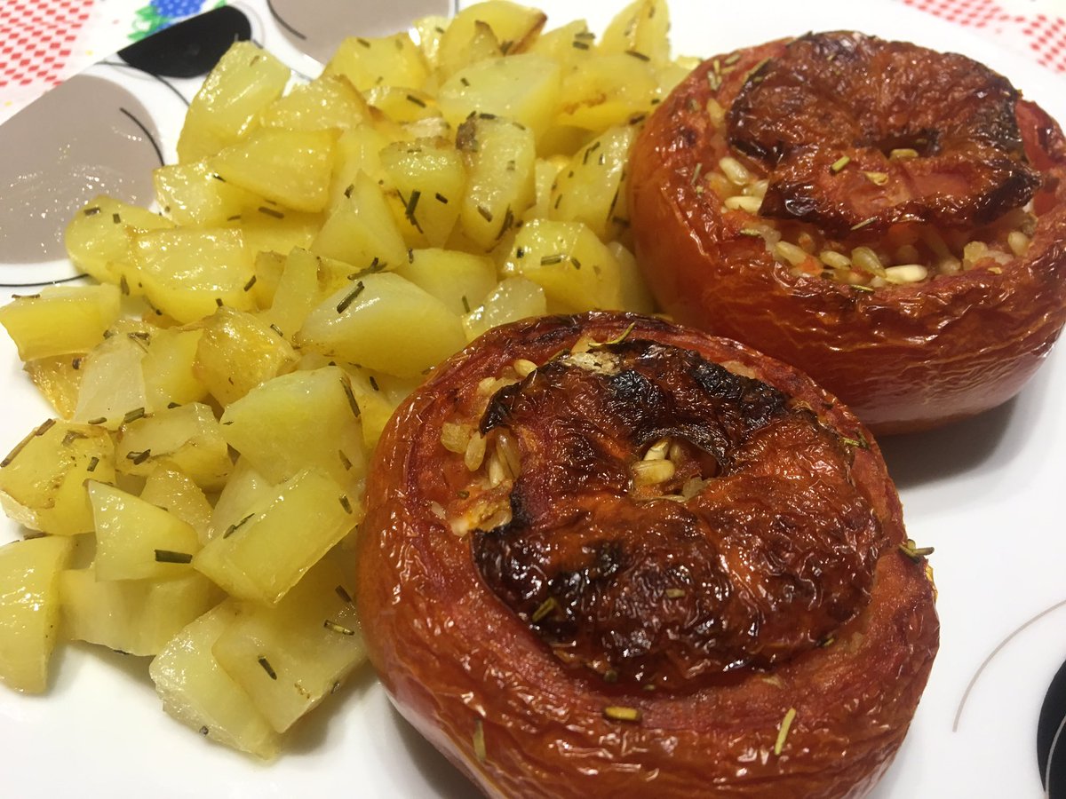 AccardiDanilo's tweet photo. Buona cena😋😋😋
Stasera pomodori con riso e patate al forno🔝🔝🔝
#Alimentazionesana #Mangia_sano
#Programma_top https://t.co/5kNCDPz7yQ