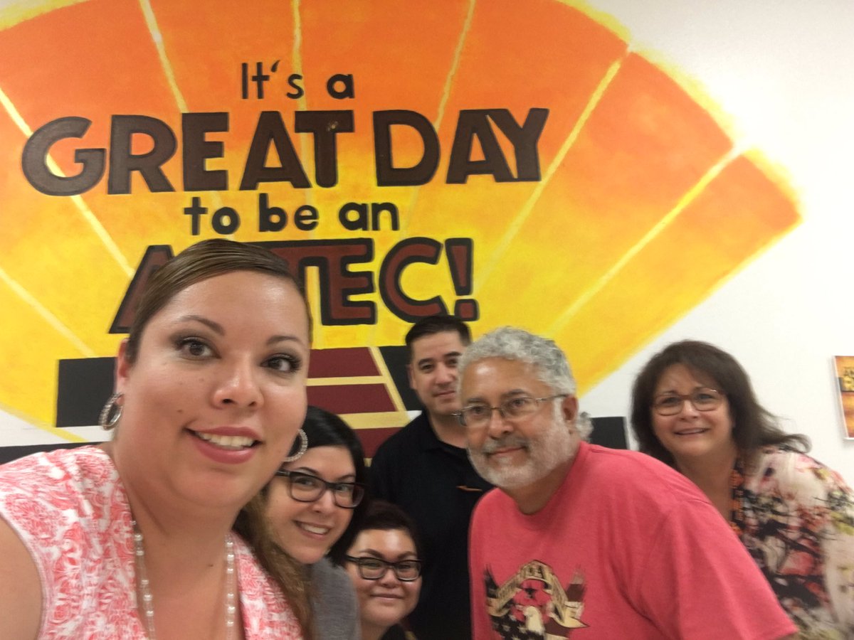 yirigo_'s tweet photo. Great day to be an Aztec because it's the begging of the new school year. #AztecEmpire #teamsisd #greataztec https://t.co/XKbIDf4RJK