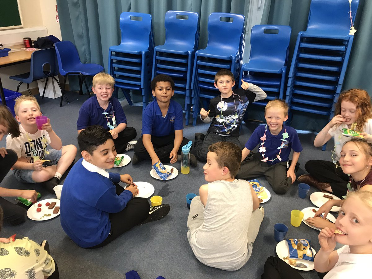 y4norbridge's tweet photo. What a fab end to the year! Thank you so much to all the children and parents for my lovely cards and presents. Have a fantastic summer! https://t.co/NLEAtWojdf