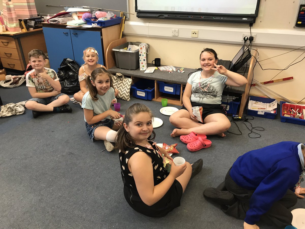 y4norbridge's tweet photo. What a fab end to the year! Thank you so much to all the children and parents for my lovely cards and presents. Have a fantastic summer! https://t.co/NLEAtWojdf