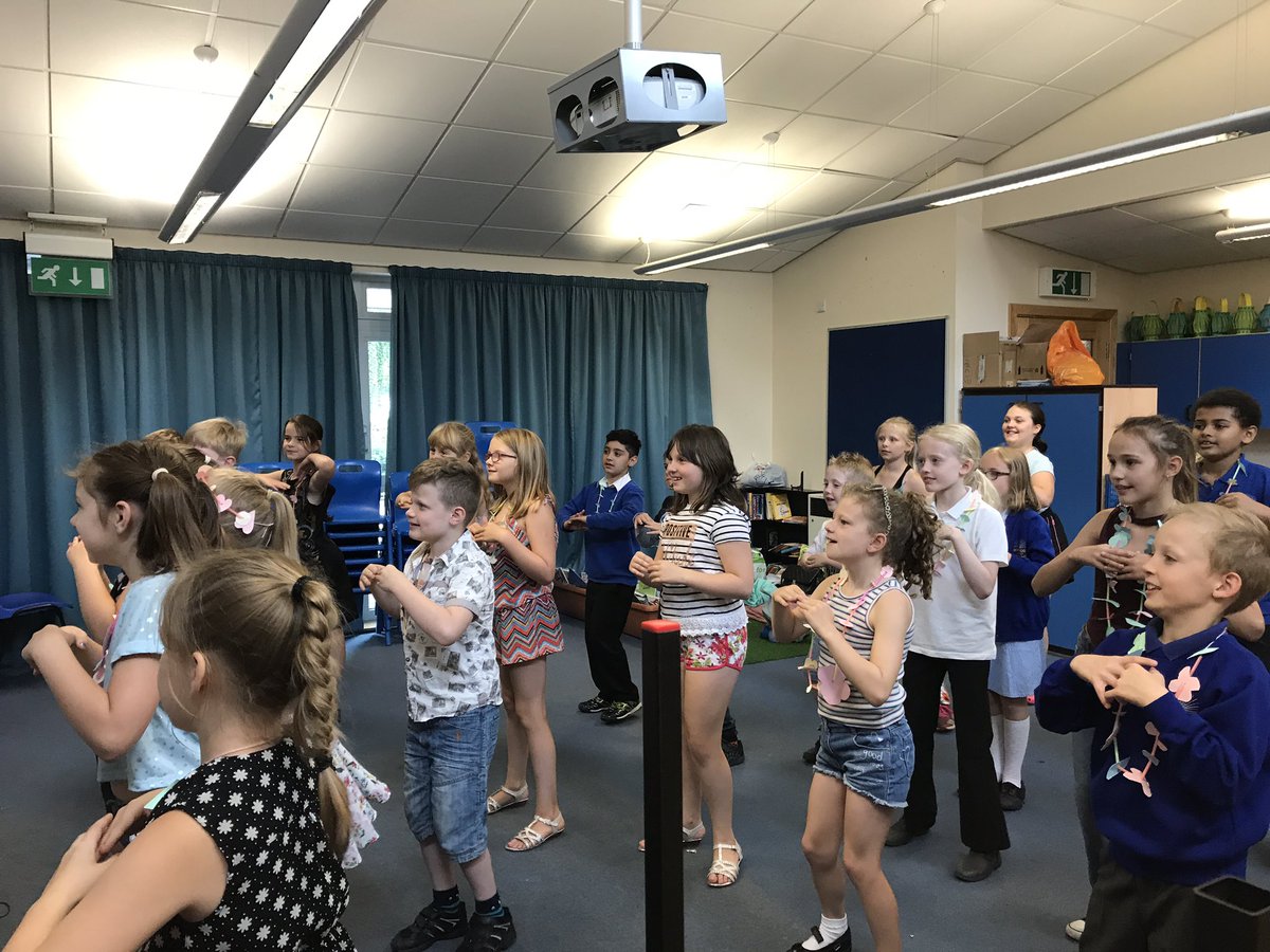 y4norbridge's tweet photo. What a fab end to the year! Thank you so much to all the children and parents for my lovely cards and presents. Have a fantastic summer! https://t.co/NLEAtWojdf