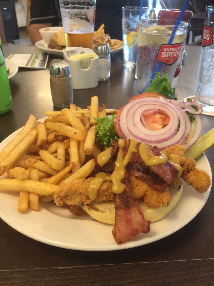 tomculinaryride's tweet photo. Loving the holidays.... excellent round this AM @SpallGolf, followed buy a delicious lunch! #syscoeatslocal https://t.co/jqFjnehtuc