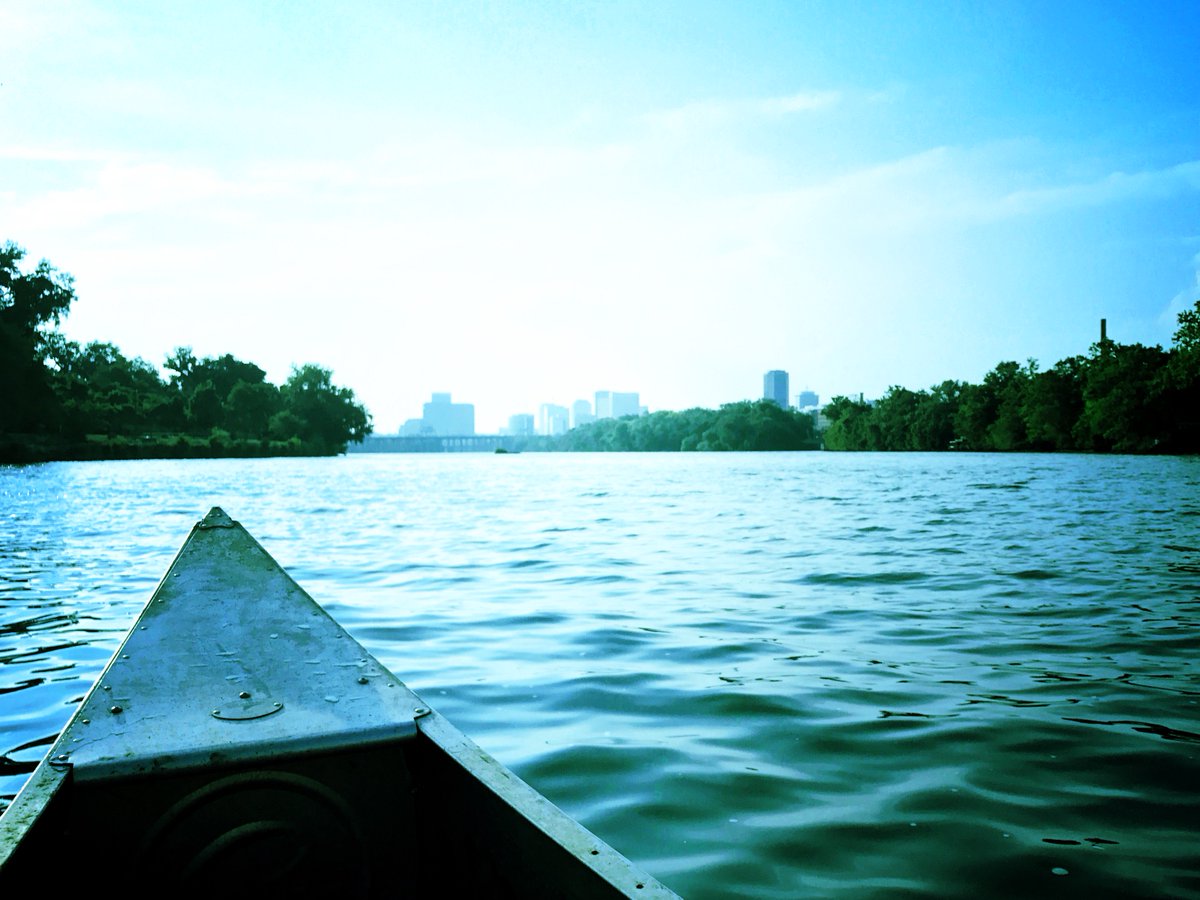 ReallyRealUC's tweet photo. Country girl in the city #RVA #canoe #JamesRiver #summerinthecity #Rivah https://t.co/MAKql5z6zB