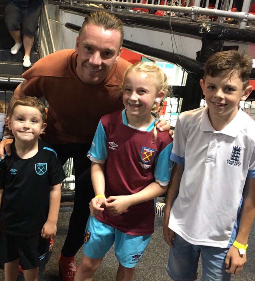 NIKNOK35's tweet photo. @Mrjamieohara1 thanks for picture today with our kids @knapman05 #jumpevolution #cbb #familyman https://t.co/4ebSmUHb1Y