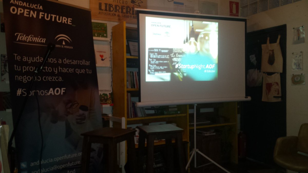 Comienza el #StartupNight en <a href="/LaJeronima/">LaJeronima</a>. Más de 50 emprendedores y mentores reunidos para compartir experiencias y pasar un buen rato.