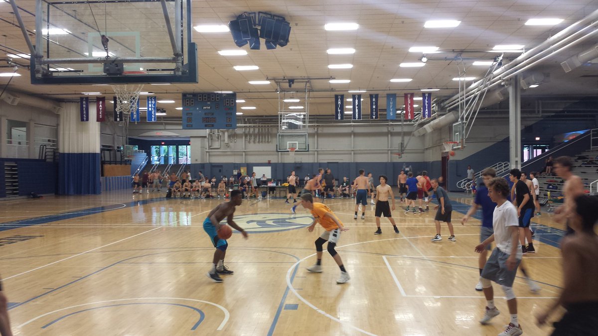 HansonTodd's tweet photo. Midday games begin on courts 1, 2 and 3 #PineTreeClinic https://t.co/yehTlCj2cw