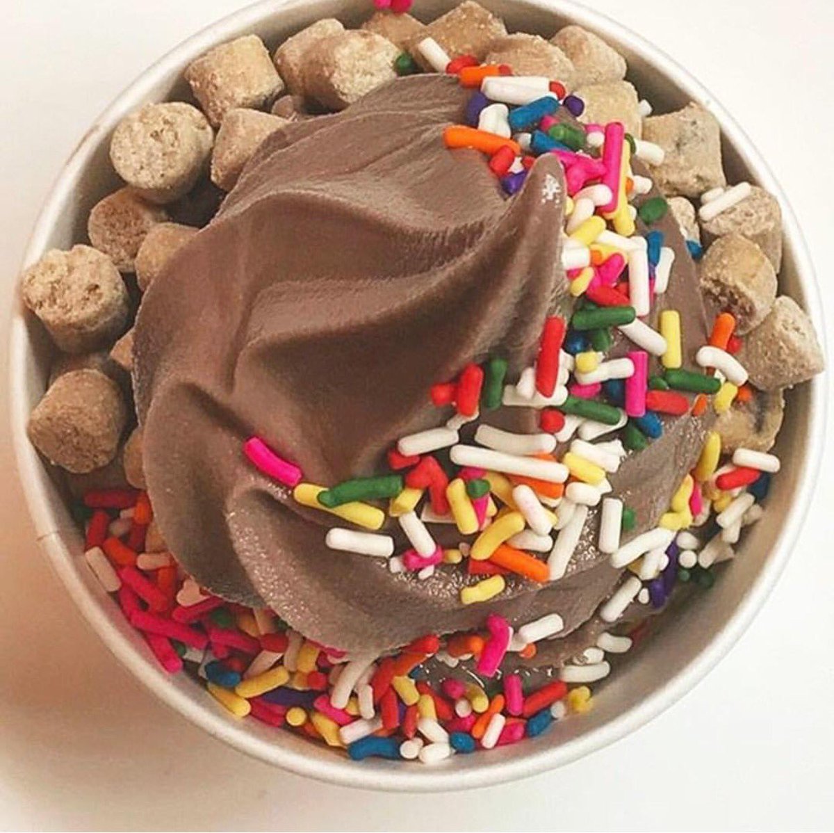 Foodler's tweet photo. Beat the heat and get #froyo delivered! Try the cookie dough from @PinkberryBOS https://t.co/BdimNAznmm #bostonfoodies #foodler #delivery https://t.co/xiHMF60nAw