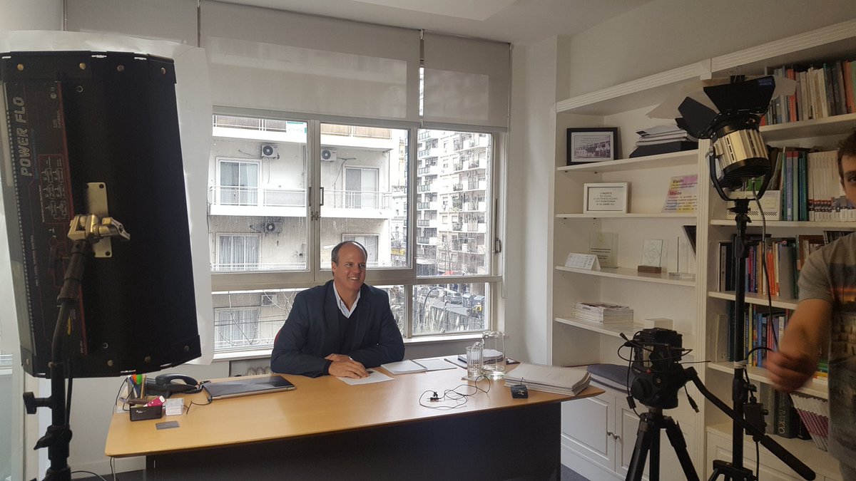 Grabando la campaña #HistoriasDeSonrisas. En <a href="/Cimientos/">Cimientos</a> queremos que todos los jóvenes puedan sonreir. #SomosEducacion #SomosOportunidades