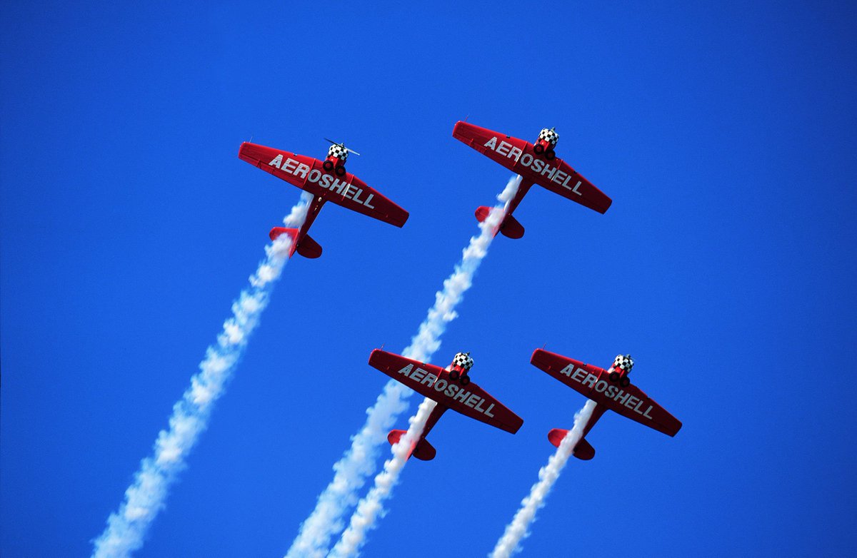 EAA's tweet photo. Can't be at #OSH17? Watch the air show streaming live online here starting at 2:30 p.m.! https://t.co/DShnPxB7ch https://t.co/j6mgUhkQE1