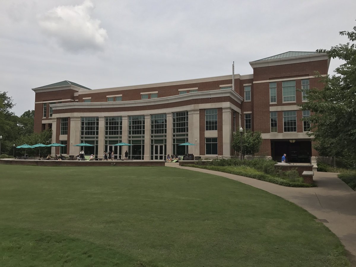 benjaminhk01's tweet photo. Really impressed by @VanderbiltU today! Definitely looking at the music education program @blairschool. #PreVU2017 https://t.co/D9Ghsb4T1N