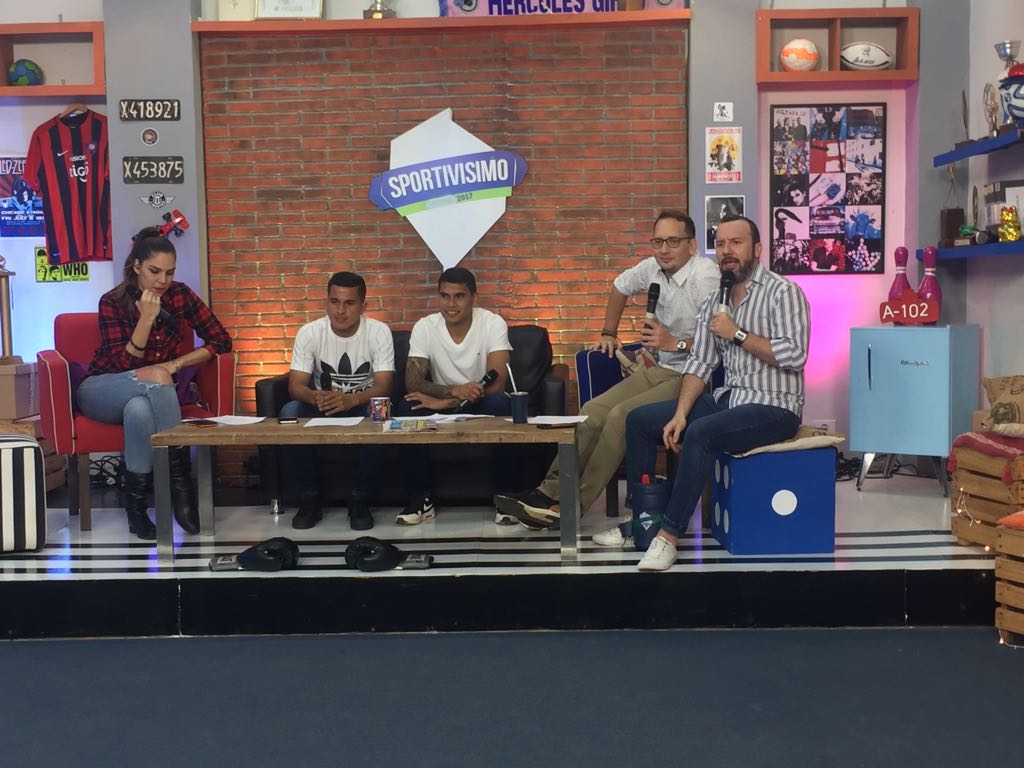 Tigo Sports (@tigosportspy) on Twitter photo YA ESTÁN CON NOSOTROS
Junior Brítez y Osmar Leguizamón, jugadores de <a href="/SpLuquenOficial/">Sportivo Luqueño</a>, en #SportivísimoPY YA ESTÁN CON NOSOTROS
Junior Brítez y Osmar Leguizamón, jugadores de <a href="/SpLuquenOficial/">Sportivo Luqueño</a>, en #SportivísimoPY