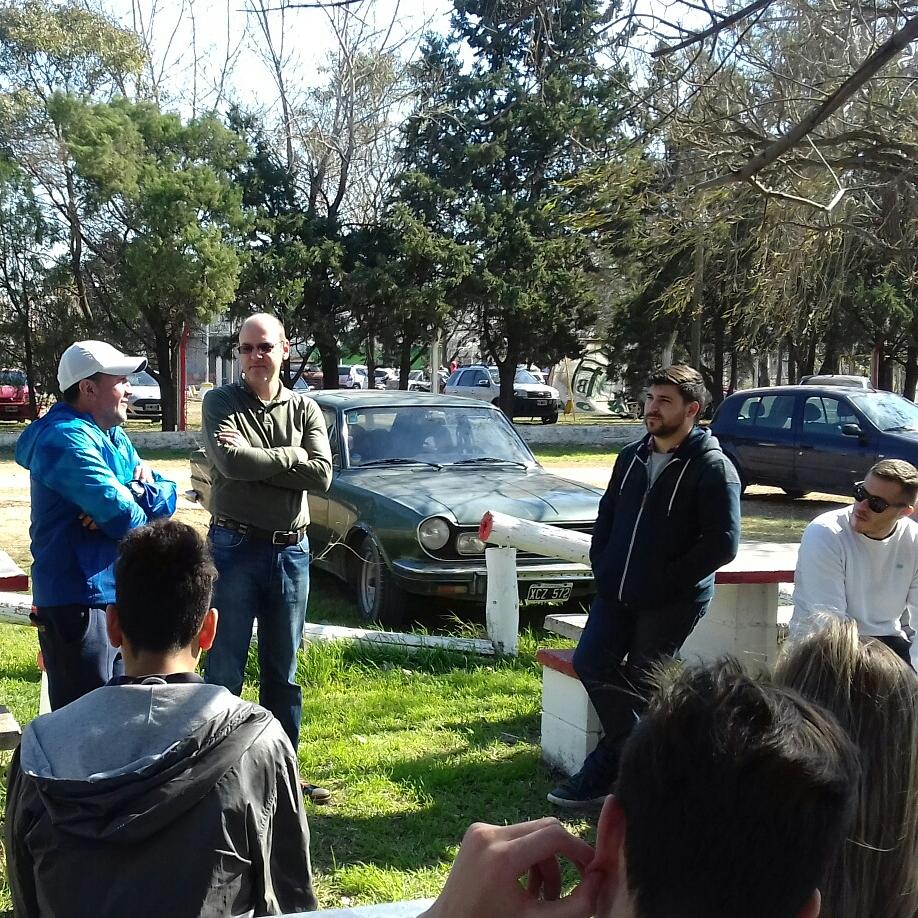 NosVeranVolver's tweet photo. En San Fco. en las calles de "las 800", luego con los jóvenes del "Club Juventud Unida de San Fco.", y tarde en el comedor "Los Pequeñitos" https://t.co/6NggHphjmr