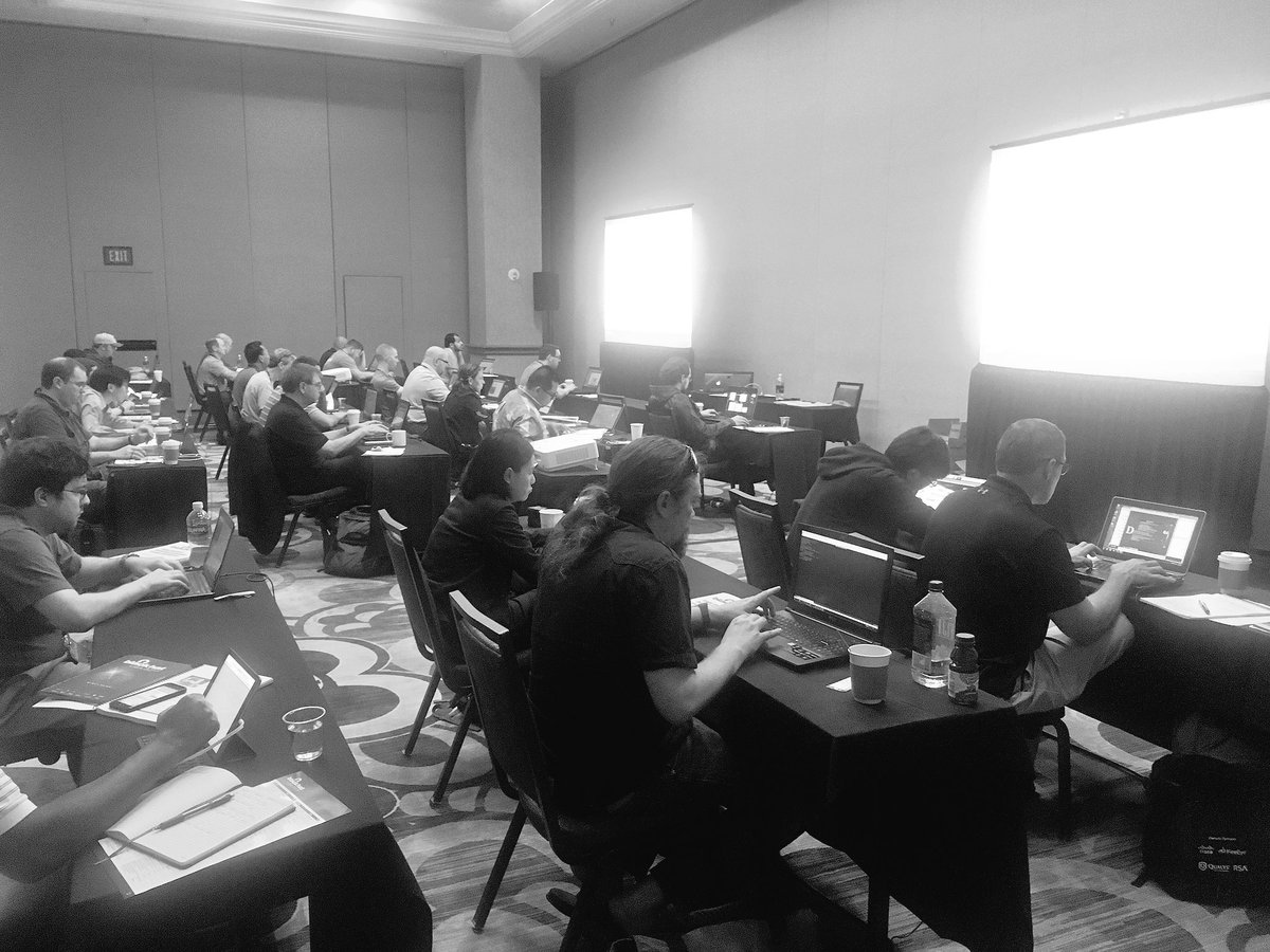 raffaelmarty's tweet photo. Welcome class #2 for the visual analytics and big data class at #blackhat2017. #secviz https://t.co/xLcoWZaZZT