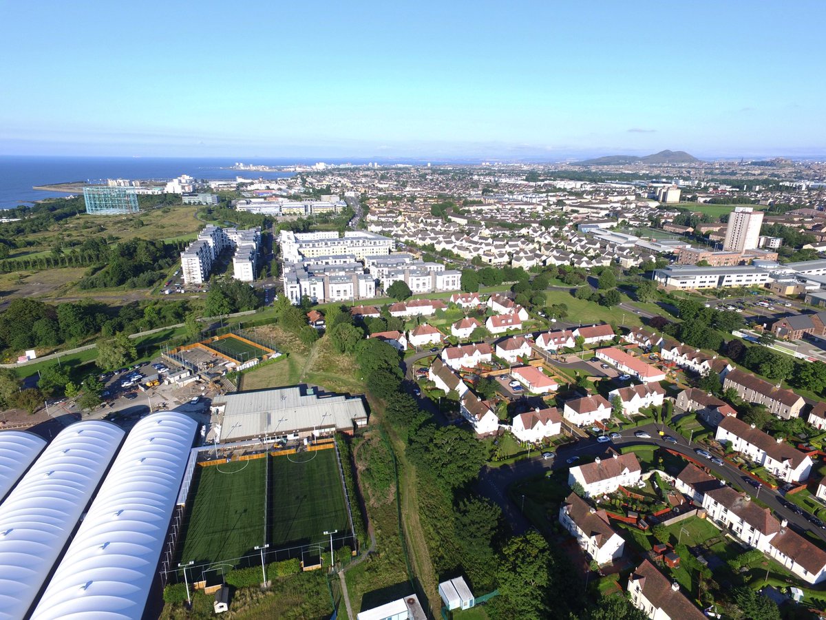 NorthEdinbNews's tweet photo. A different view over north Edinburgh on a lovely sunny evening. https://t.co/1TyqRA2y3k