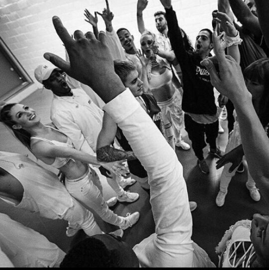 BreshaNila's tweet photo. Well thank you guys for an amazing tour it was the bomb and we can tell y'all worked your butts off to make it amazing πππ #BieberCrew https://t.co/fB1LeowJIN