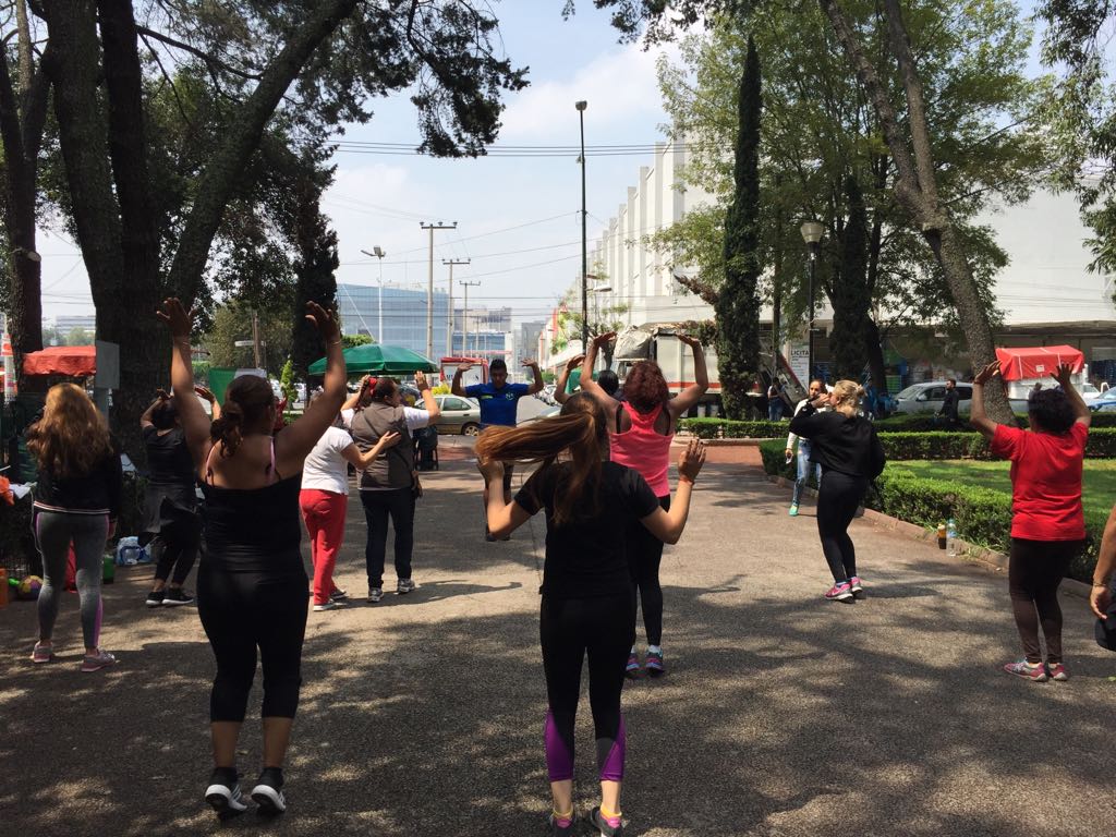 e_tuinterior's tweet photo. ¡Gracias por asistir y divertirse con nosotros en el evento de #zumba!  #BenitoJuarez #JuntosXelCambio https://t.co/t2SLGbDFZW