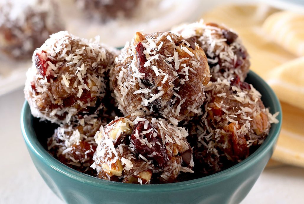 PaleoNewbie's tweet photo. New Recipe! 10-Minute No Cook Chocolate-Cranberry Energy Balls Recipe - https://t.co/ghZWb47aTZ #paleotreat https://t.co/Ayou9zstqI