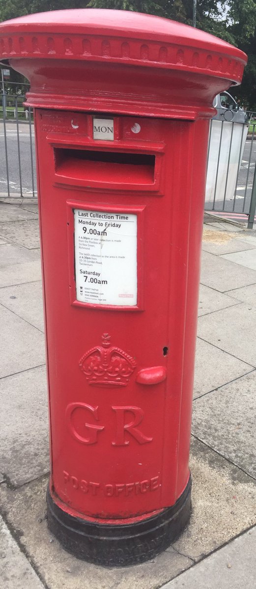 ajmy's tweet photo. I'm such a geek / Monarchist but love stumbling across old post boxes. #GeorgeRex #VictoriaRegina https://t.co/bHceAq4JpD