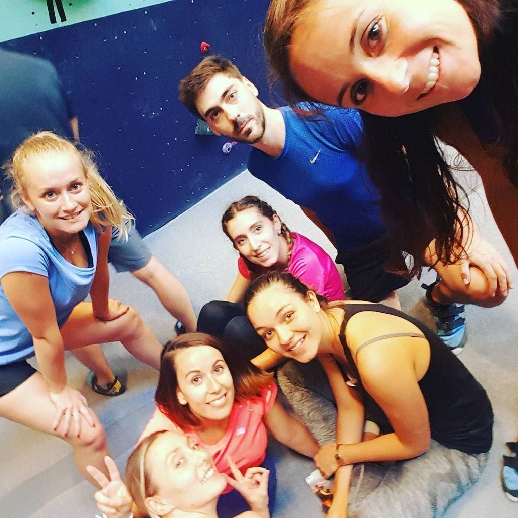 BernasCOM's tweet photo. La #BernasTeam en mode #climbing chez @arkose.climbing ! https://t.co/9hjX5pQZVR https://t.co/H0U94EL5dy