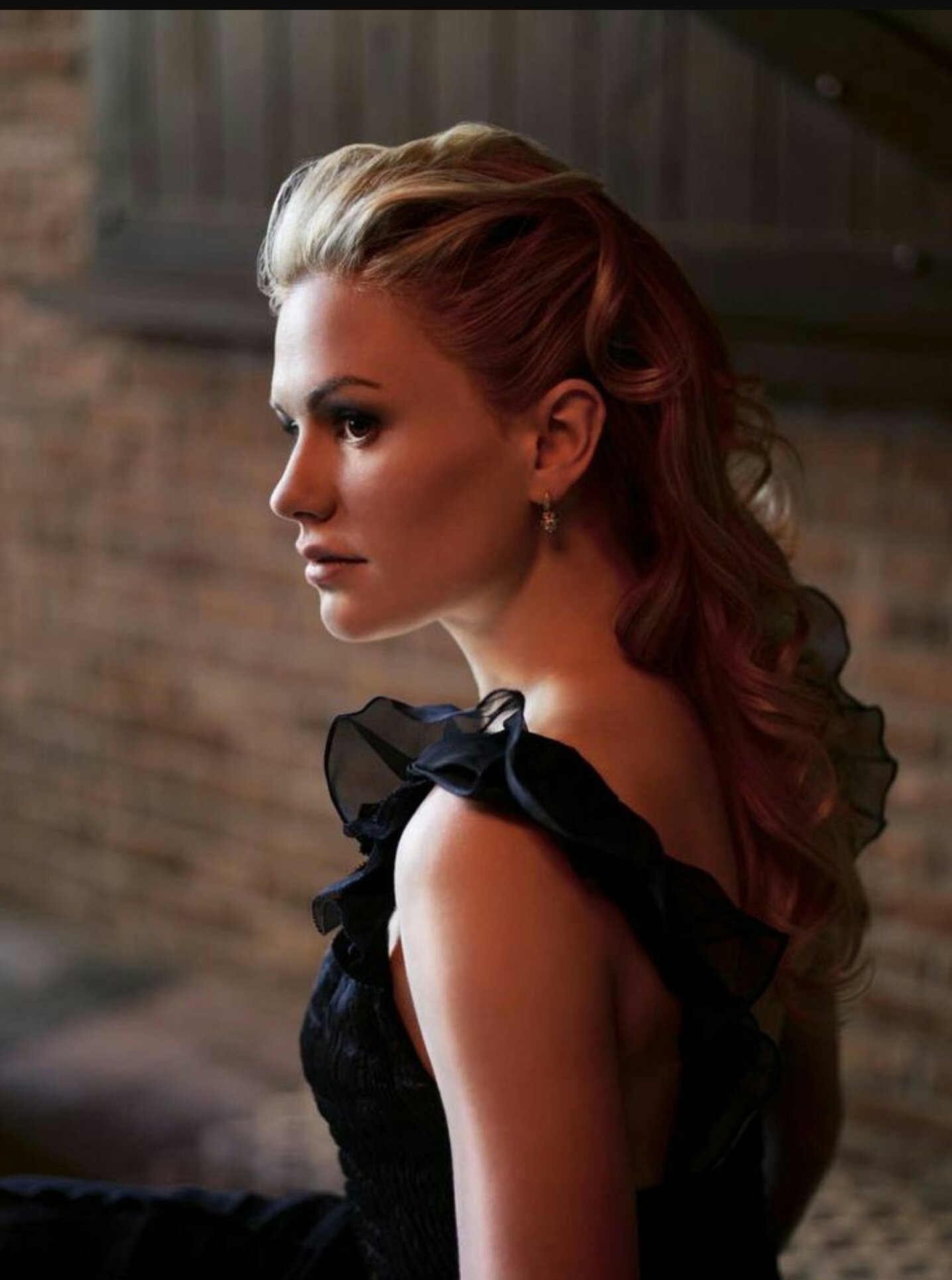 The Docs wanna wish a happy birthday to Anna Paquin who, since she\s been 11, has been an Oscar WINNING actress! 