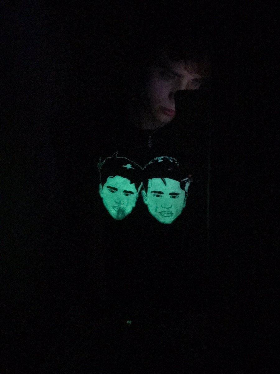 emartineeez's tweet photo. NEW T-SHIRT!! First glow in the dark merch!!! Get it right now!! It's hoooot babeee❤
https://t.co/lygxQ8K7Tz https://t.co/MKuXM9aGp1
