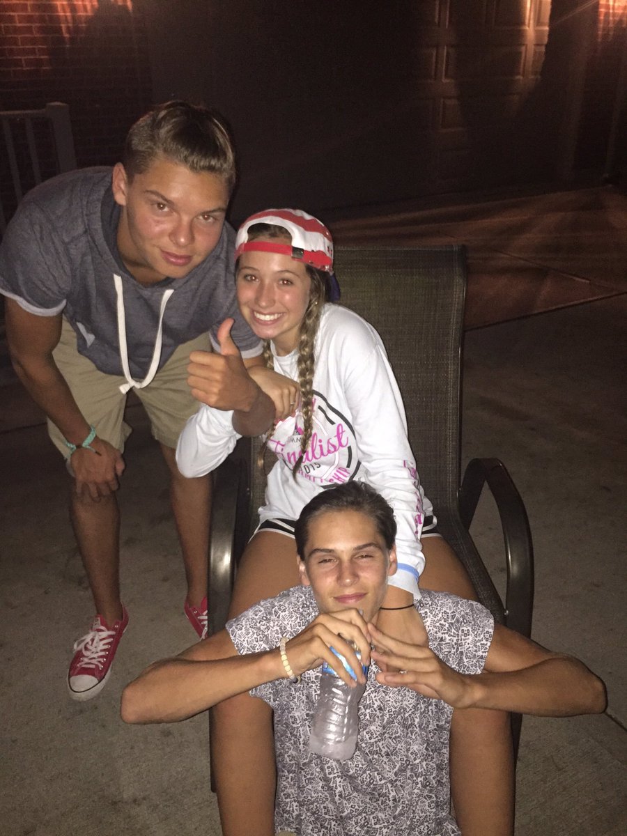 _Taylorwilliss's tweet photo. Happy birthday to my bffs, I miss u guys so much!!!! Hope u have a rockin day love u !!!! ❤️🎉. @bradenkelly3 @BriceBauer5 https://t.co/3h4PBbBhNQ
