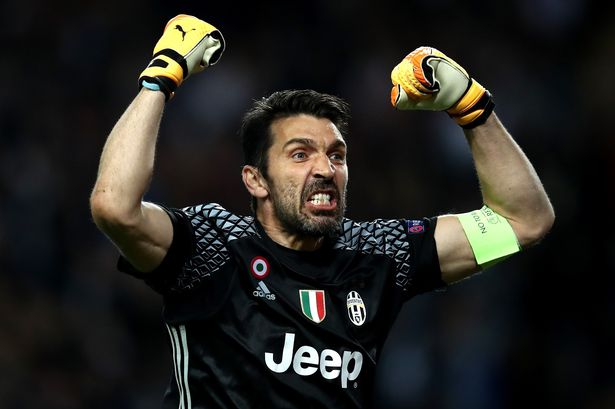 Cronica_ok's tweet photo. Buffon contó el secreto de su éxito https://t.co/i30KE4WBxL #UnMostro #Auténtico1 #CampeónDelMundo #Arquerazo #LoBancamosAFull #MiráElVideo https://t.co/lgA97iqBH0