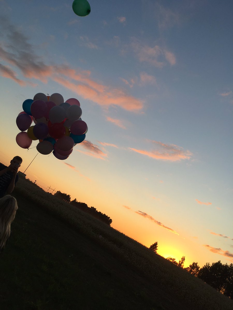 UlvisR's tweet photo. #butthatsunsetdoe https://t.co/uaCIGX9JJu