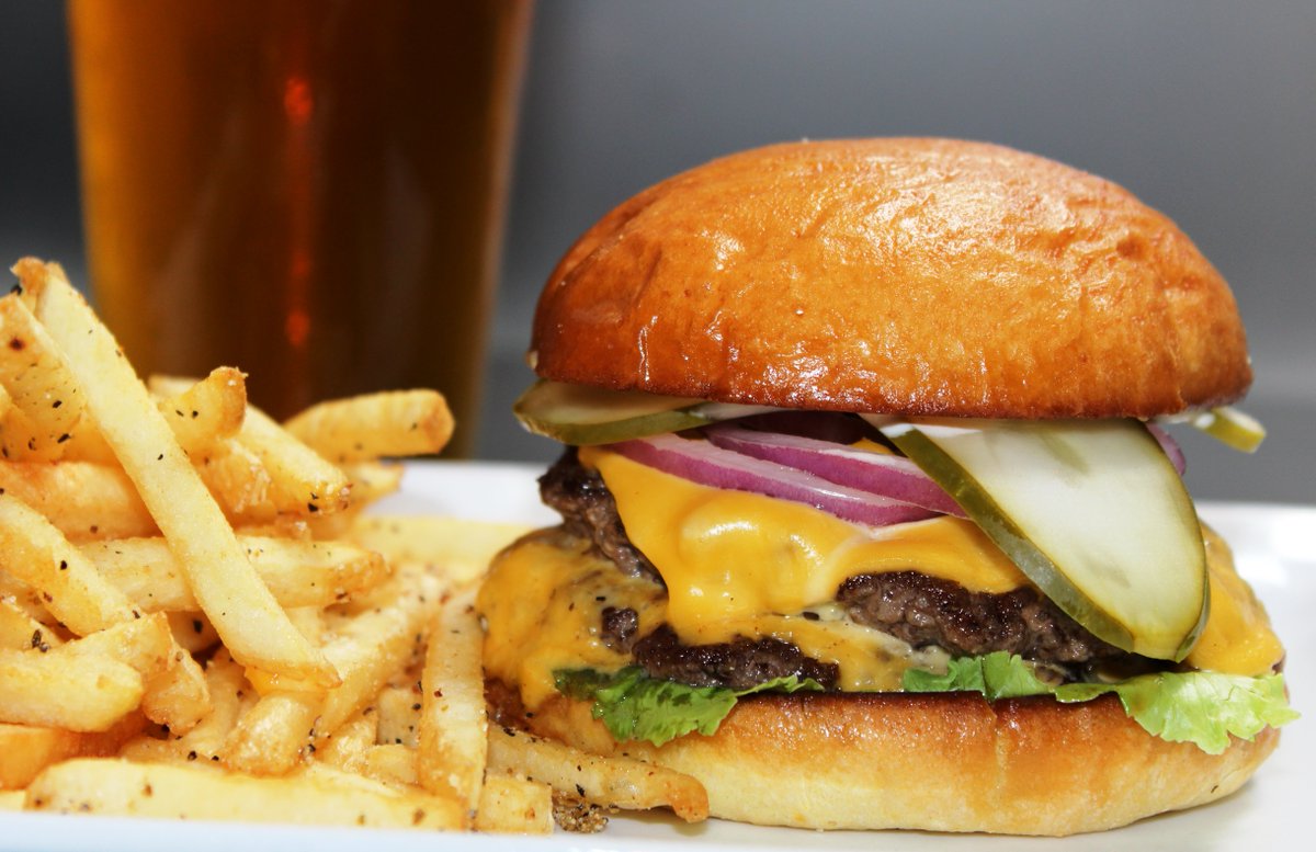 SidebarGrille's tweet photo. Dinner, drinks, and TRIVIA at 6pm! Come join the fun at #SidebarChi! ๐๐ป https://t.co/pvxszdUnL7