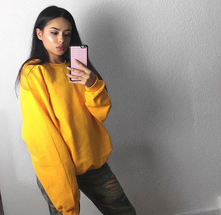 Hi hi I'm Chanel.
I like wearing big baggy clothes and sometimes tiaras hehe.
I'm trying to be happy and friends would help, so Rt?