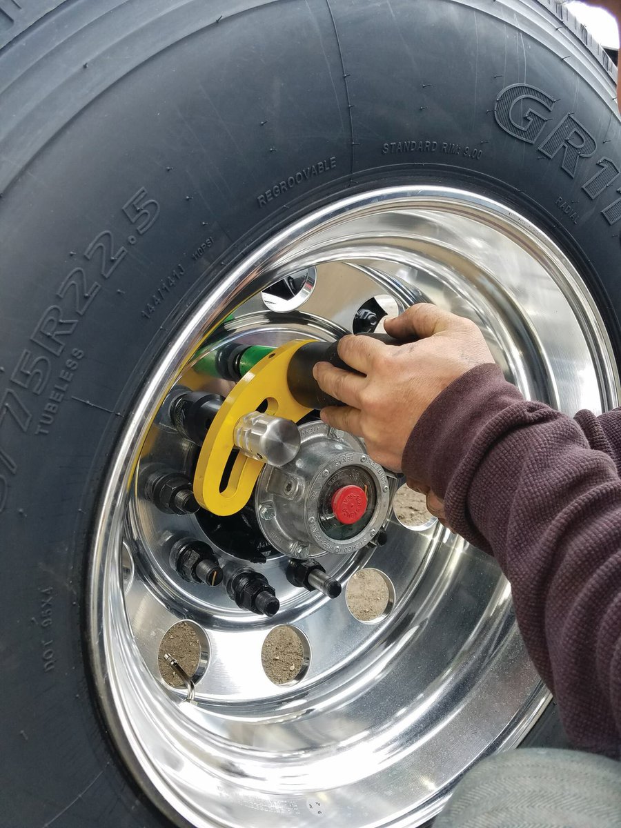 TorcUPInc's tweet photo. The #TorcUP RP Series #Pneumatic #Torque #Wrench #Trucking #Tire #Prevent #WheelOff #Tools #Mechanics #MadeInUSA https://t.co/NfuXXMNaer