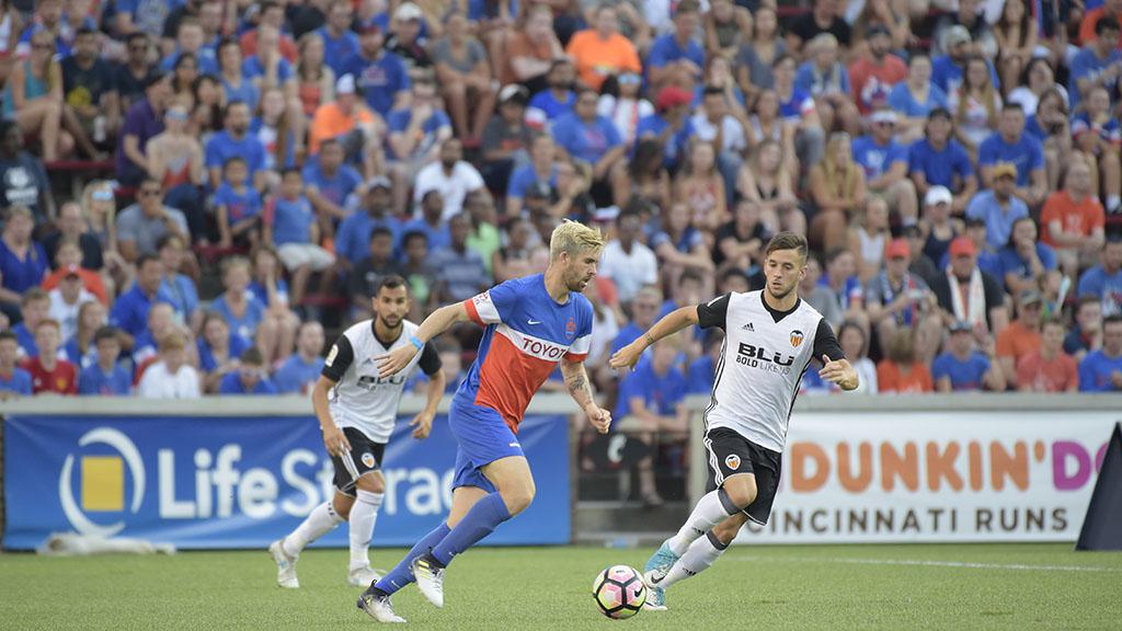 USLChampionship's tweet photo. Crowd of 23,114 sees @valenciacf_en edge @fccincinnati #CINvVAL

https://t.co/6rxVaEFI56 https://t.co/MLTPLV0o93