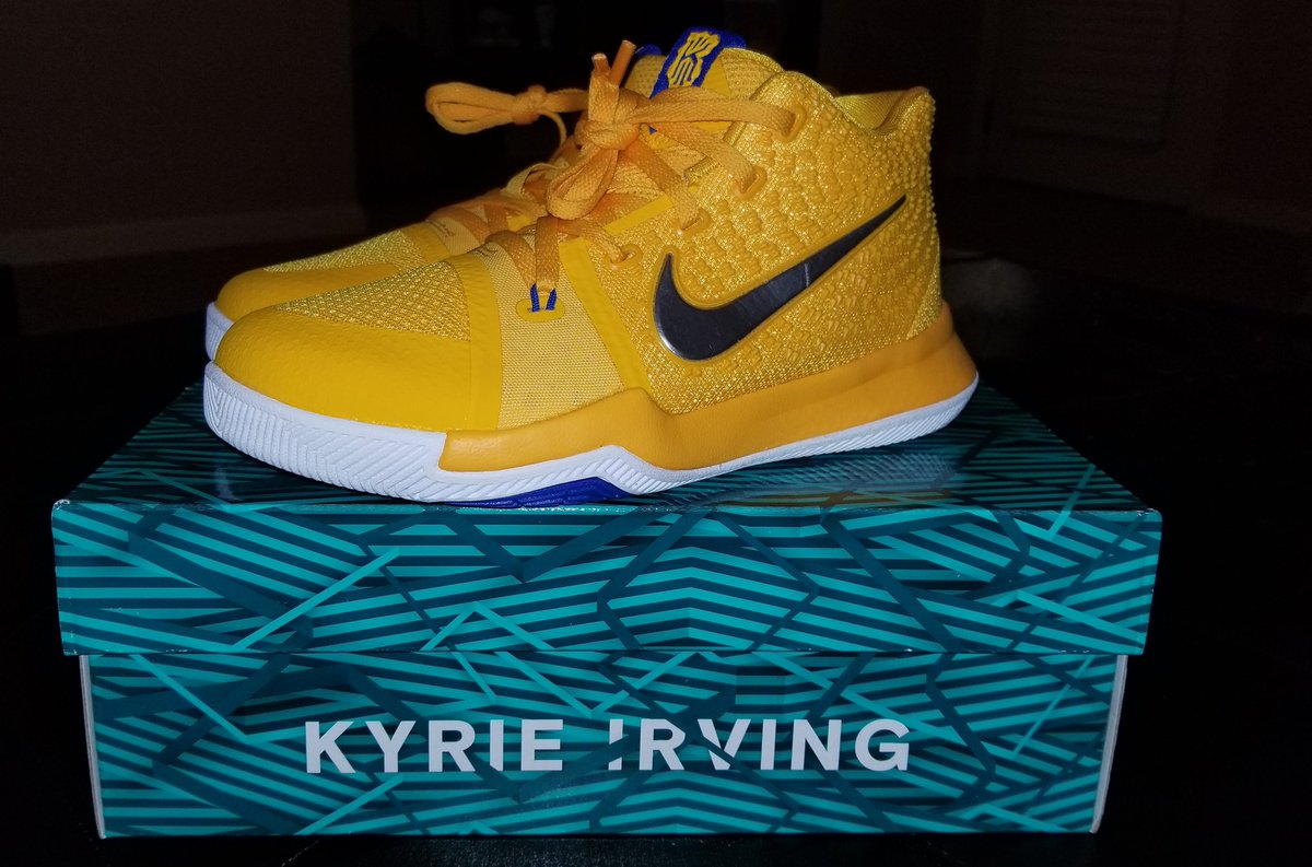 IamDylanHunter's tweet photo. My new "Bartlett Grizzlies" @KyrieIrving. @nikebasketball #DH11 #TalentPlusHardwork https://t.co/awFbZhs3Ut