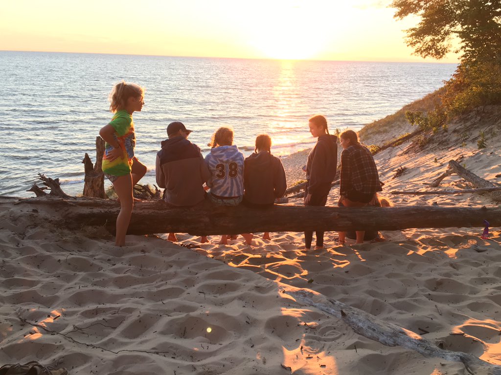 matt_s_trainer's tweet photo. Summer sunsets @PureMichigan #pjhoffmaster where's the love? #forcedfamilyfun https://t.co/4cUubo5Vmq