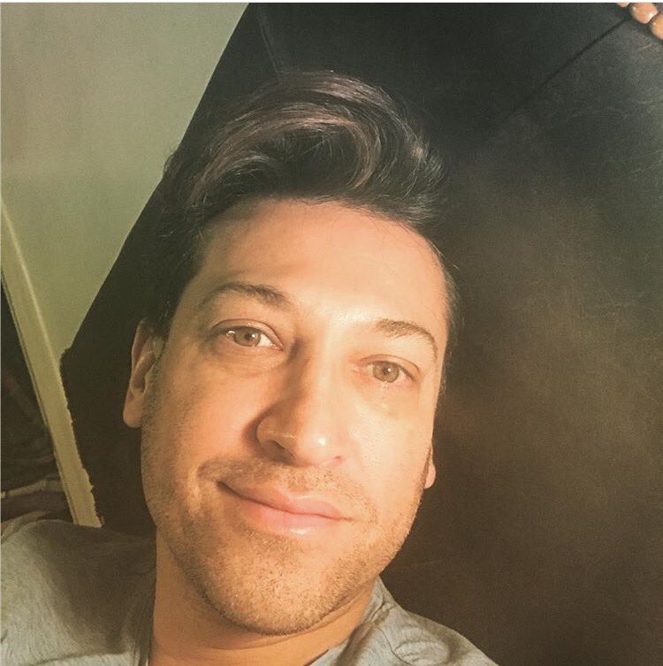 PabloRuizOf's tweet photo. Buenas noches a todos. Los invito a  seguir viendo y dándole like 👍a mi nuevo video #Cachetada2017 NO se lo pierdan  besos 😘 #PabloRuiz https://t.co/j5iPWfZbMq