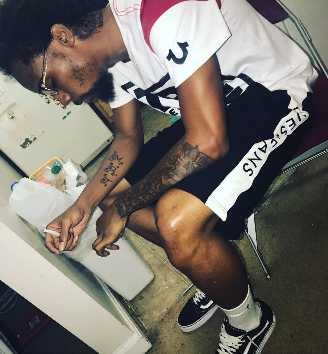 RunItUpLondon's tweet photo. Gotta Keep ah ๐ on you niggaz best believe ๐ฒ๐คพ๐พโโ๏ธ๐ #RIAonBA #FreeWhites https://t.co/MCcRby8Y2W