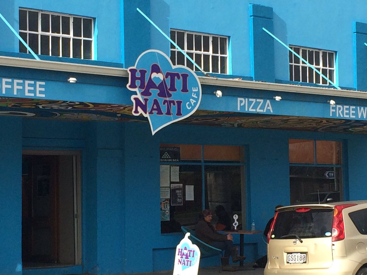 IrenaSmithTVNZ's tweet photo. Police looking for finger prints at the Hati Nati Cafe which was broken into twice over the weekend and they're not the only ones. #nanakia https://t.co/wDUuCl20hw