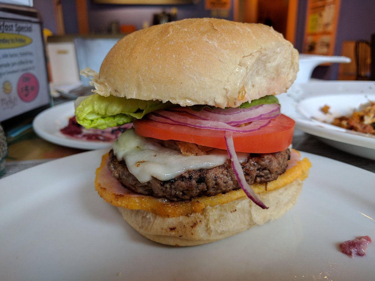 TravellinFoodie's tweet photo. I just #feaston this Oh Canada! Burger from Molly's! ๐ 170 Bobcaygeon Rd, Minden, ON, #MyHaliburtonHighlands https://t.co/fx8sSPLvvG