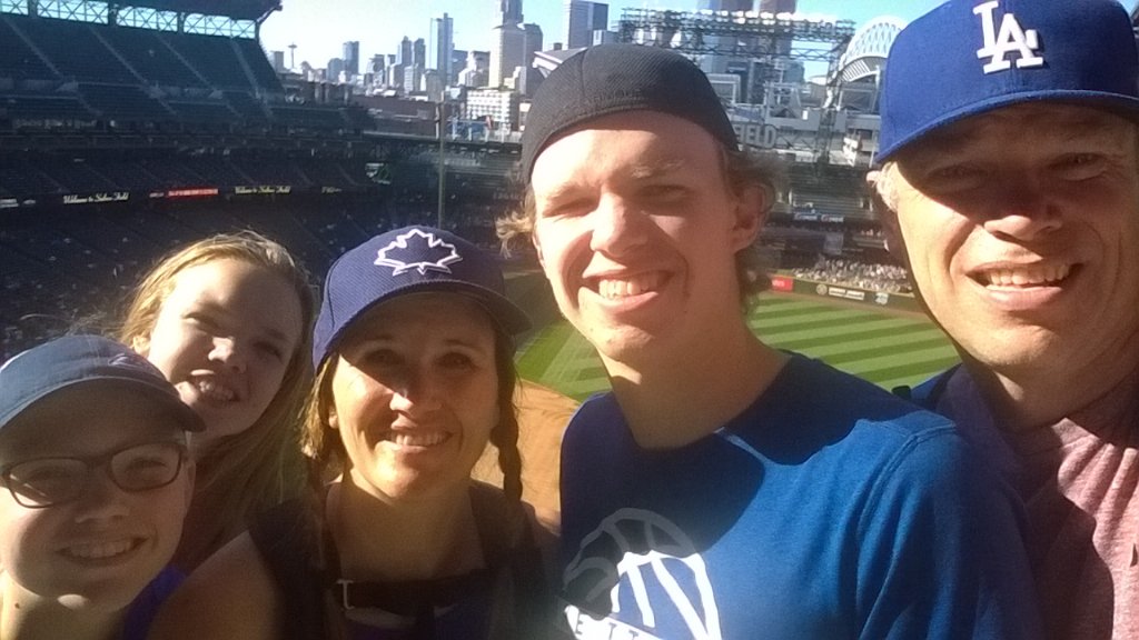 MurrayCunningha's tweet photo. #gomariners Family Vacay Fun Times! https://t.co/A2wFDZp19p